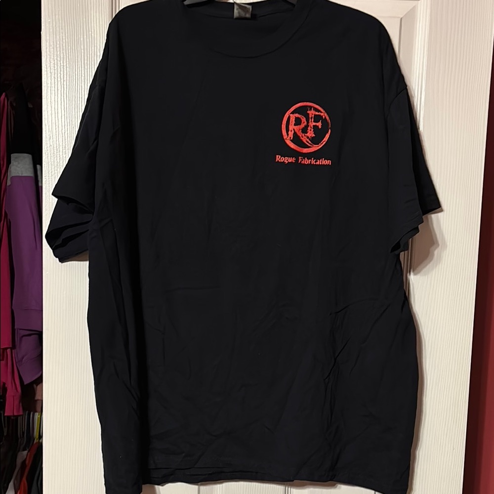 New rogue fab black t shirt with red print size 2XL